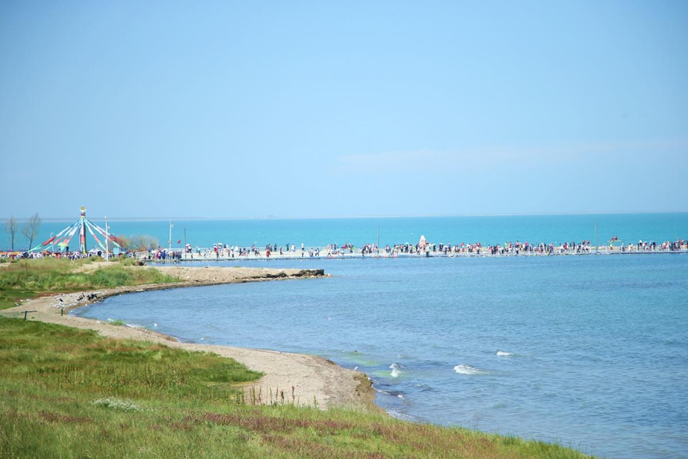 水碧天藍(lán)，青海湖秋光正好